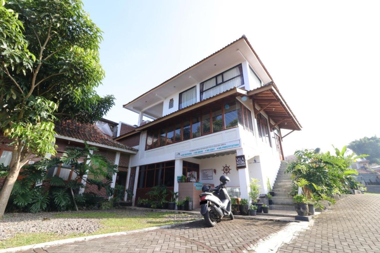 Lembur Incu Syariah Villa & Resto Lembang Esterno foto